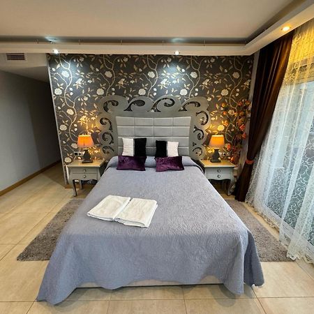 Bed And Breakfast En Салоу Екстериор снимка
